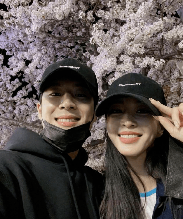 男友再次被曝曾在牛郎店工作 韩艺瑟方又发声否认