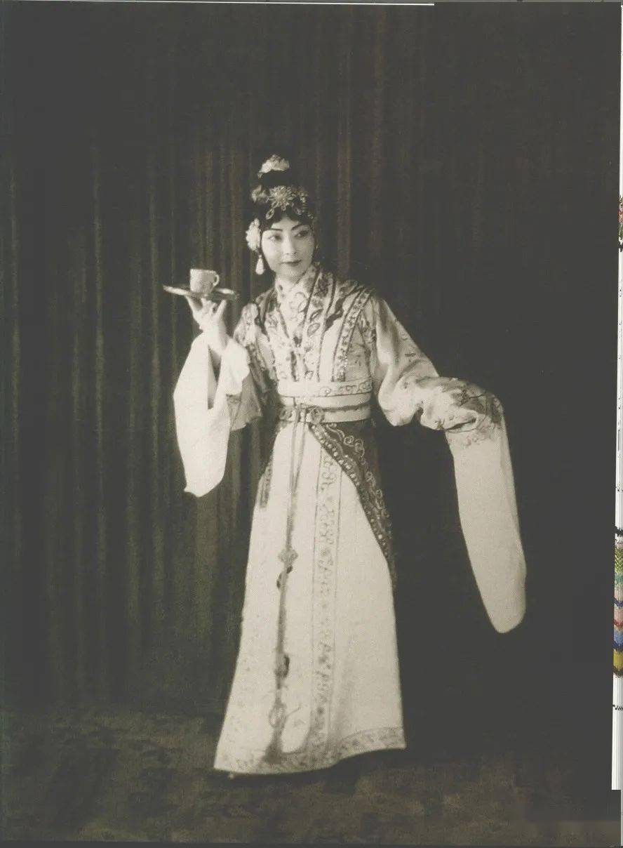 白蛇传·情:那些年「戏曲电影」带我看过的美人,美衣与美景