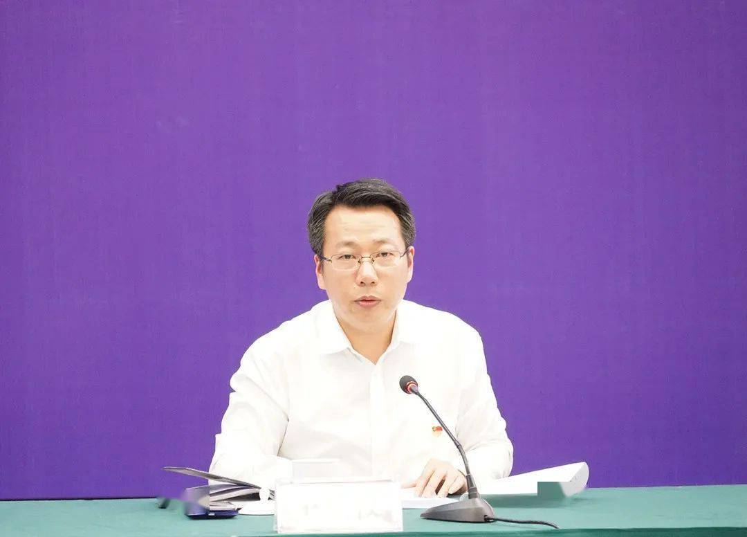 王振权介绍了全县城乡环境提标工作情况,并代表县政府作表态发言.