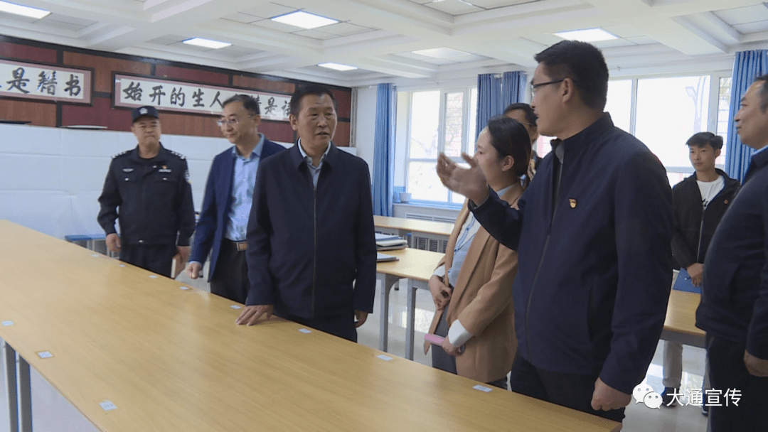 6月3号下午,西宁市委常委,大通县委书记宋晨曦在县招委相关负责人的