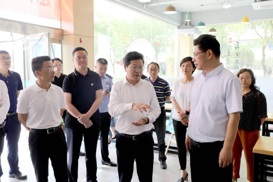 考试环境实地检查高考各项准备工作等部门负责人区长陈志良带领区教育