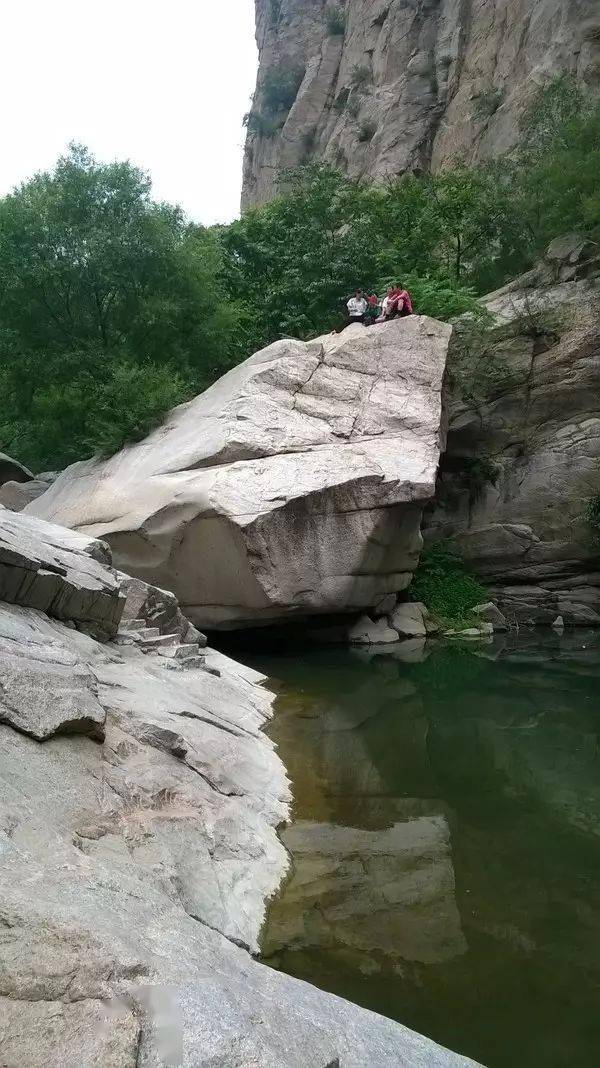 这是一处还保持着原生态的峡谷,您可以玩水,踏石,避暑,关键还免费!