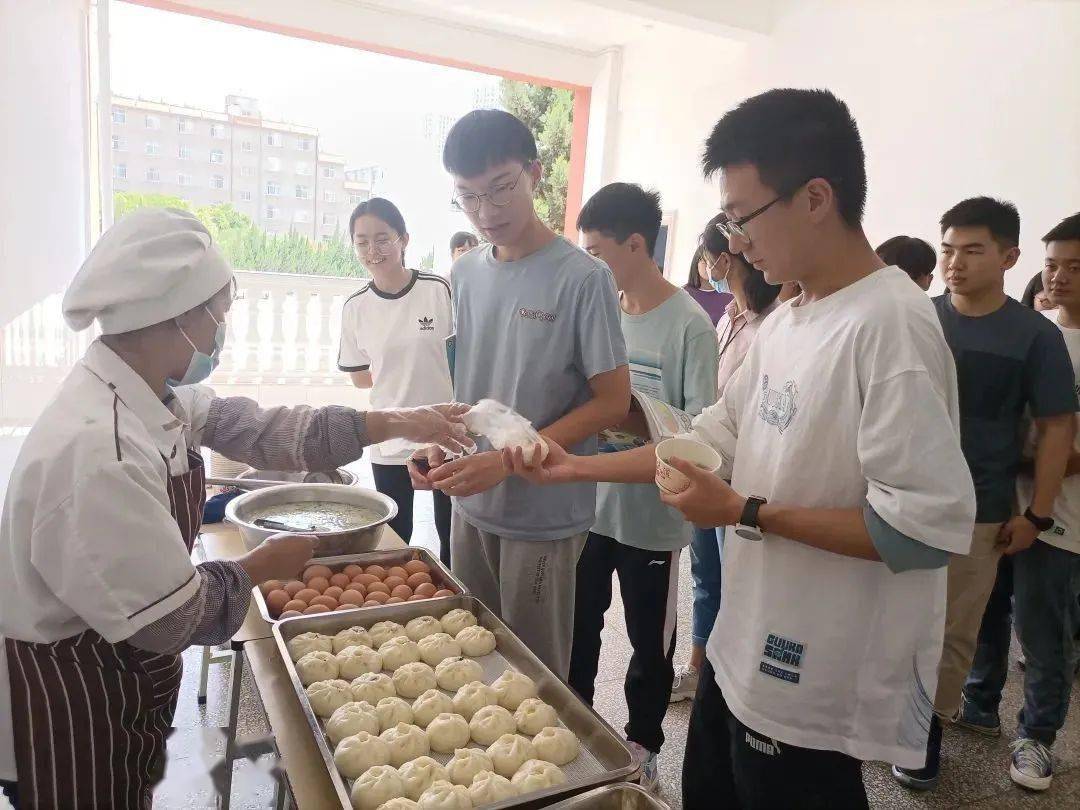 题名·高考加油玉溪实验中学让我们把镜头转到据玉溪一中总务处介绍