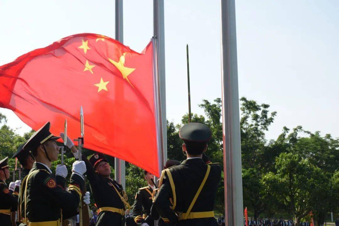 城院"最帅天团"竞相亮相,同唱一首歌喜迎建党百年!_国旗护卫队