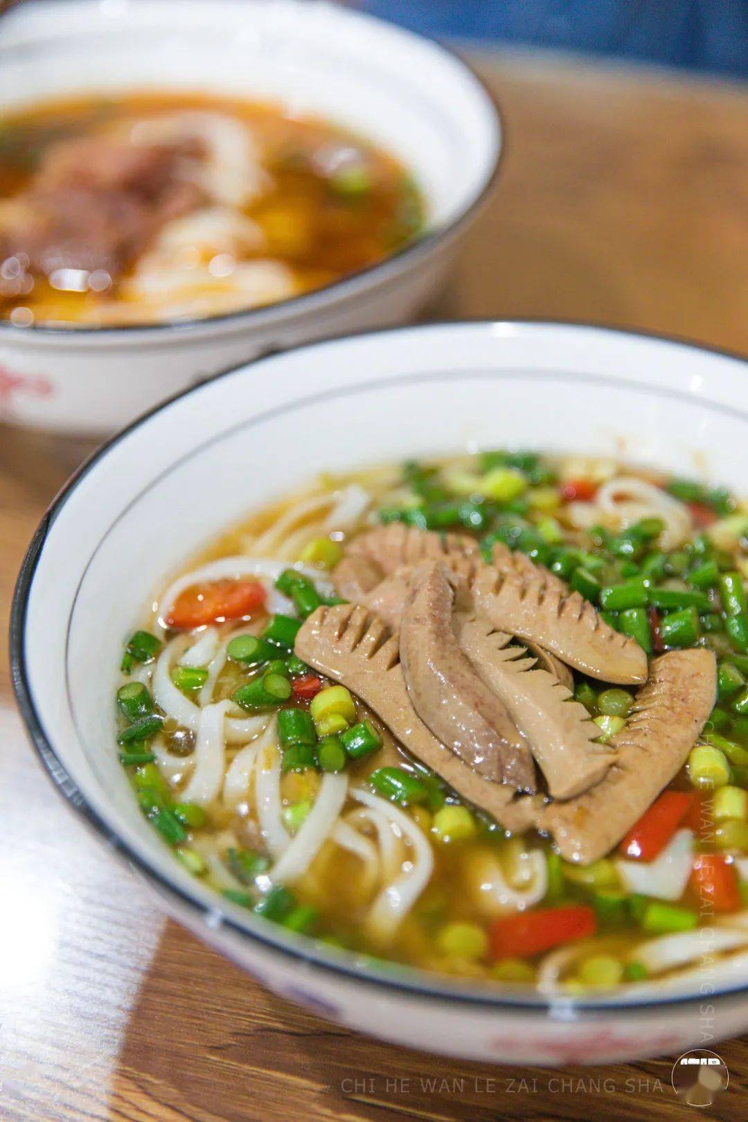 爆炒腰花粉,现点现炒的腰花盖在米粉上,趁热来一口,腰花鲜嫩,脆而不腥