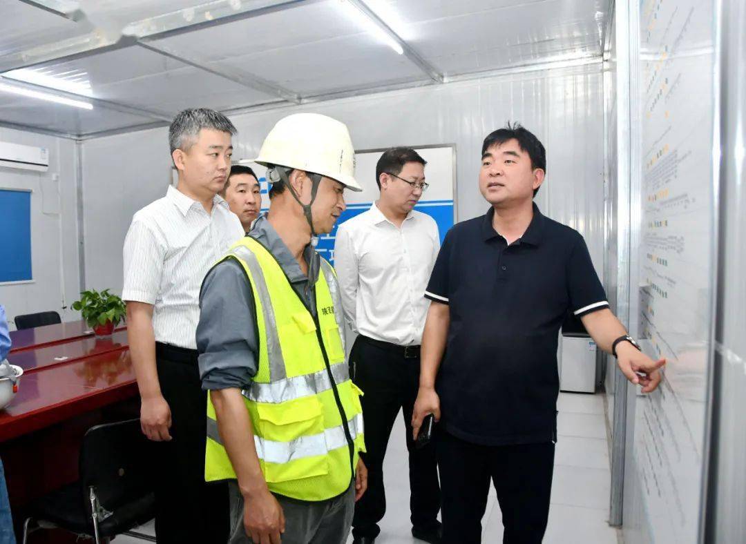 磁县县委常委县委办公室主任李永清到生活垃圾焚烧发电项目现场办公