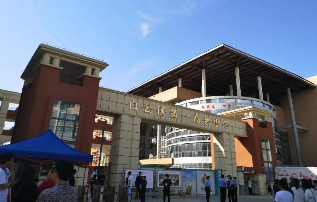 白云区第一高级中学▲ 摄影:钱平观山湖区第一高级中学▲ 摄影:古旭东