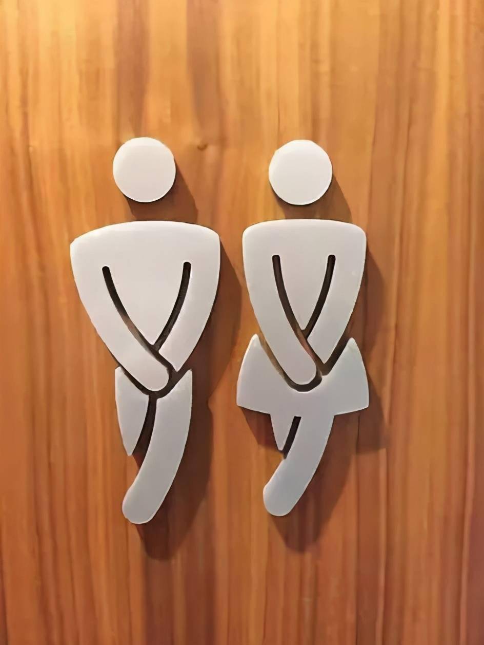 厕所标识的奇葩创意今天就来看看关于正所谓设计无处不在厕所简直就是