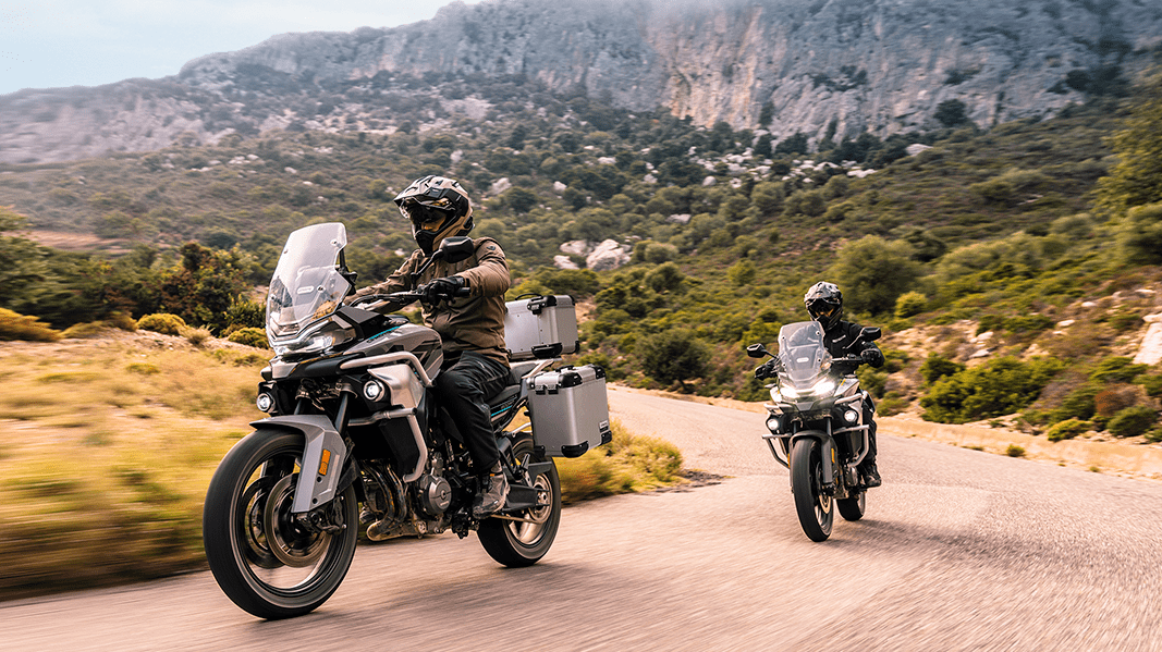 弯道abs,双向快排加持,春风800mt是2021年最强国产adv吗?_搜狐汽车_搜