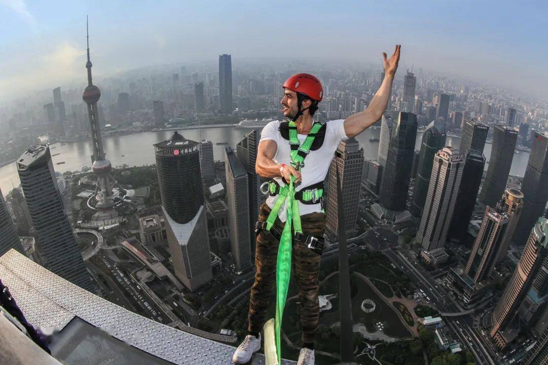 金茂云中漫步2021最值得挑战的项目战胜恐惧的同时发现自我俯瞰魔都