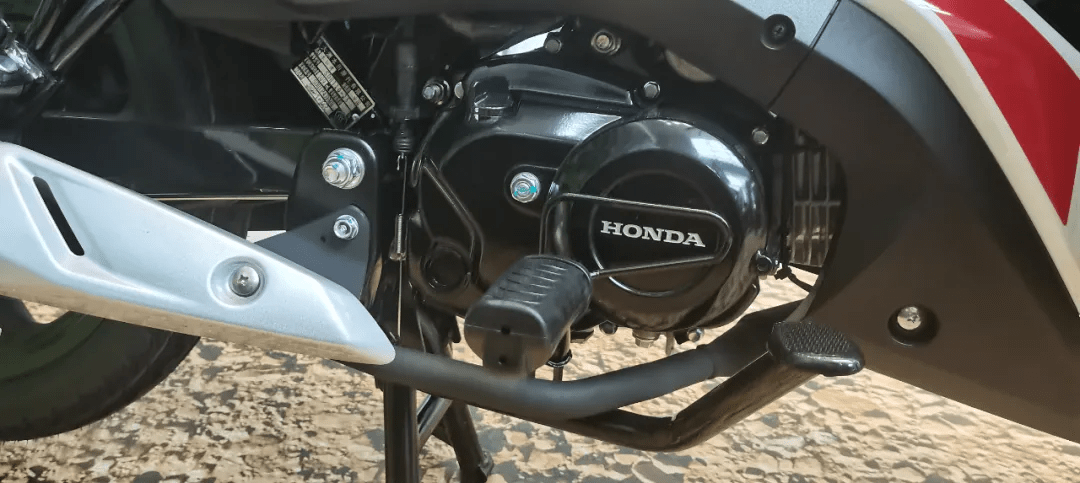 心臟為風冷110cc雙離合器發動機平臺,配合honda pgm-fi5.