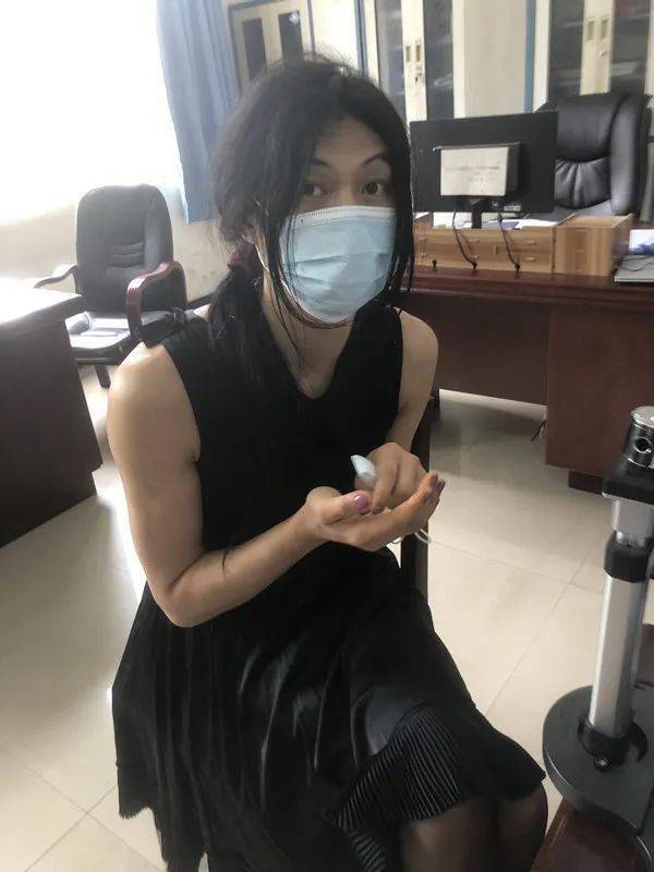 男扮女装吞钉抗拒拉亲下水看噬魂吸毒者的非人类操作