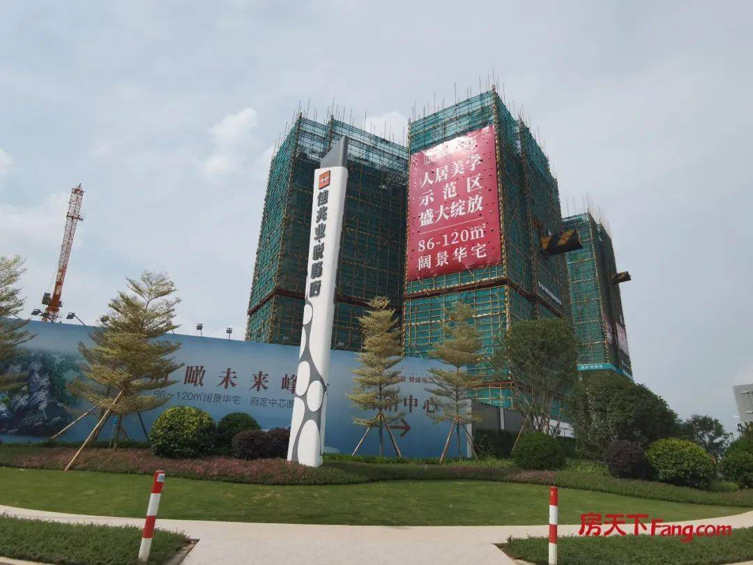 项目外围售楼中心主体建设已经完毕,6月12日佳兆业·悦峰府将同时
