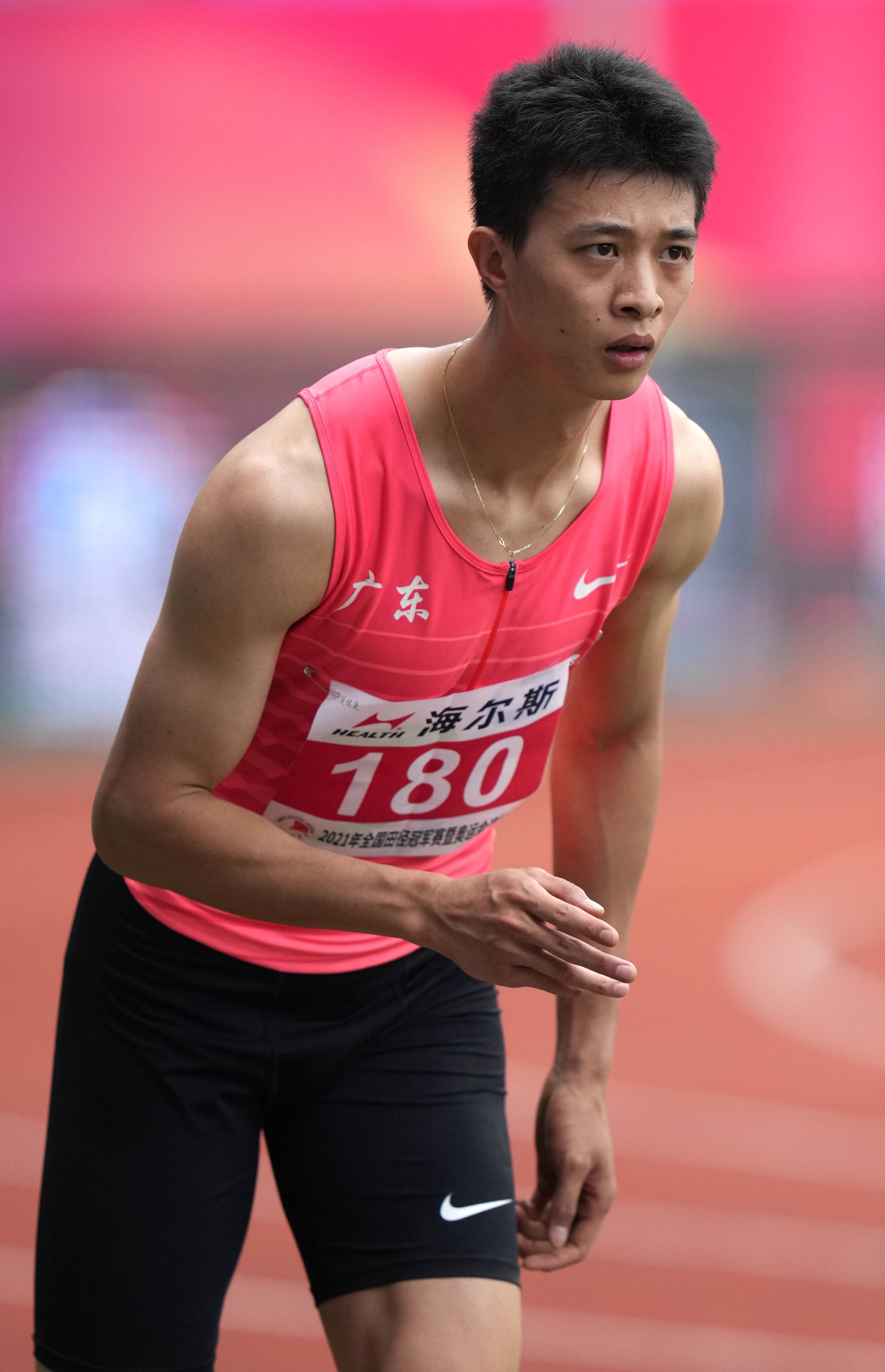 6月11日,广东队选手吴瑞庭在比赛中,吴瑞庭以16米90的成绩获得亚军.