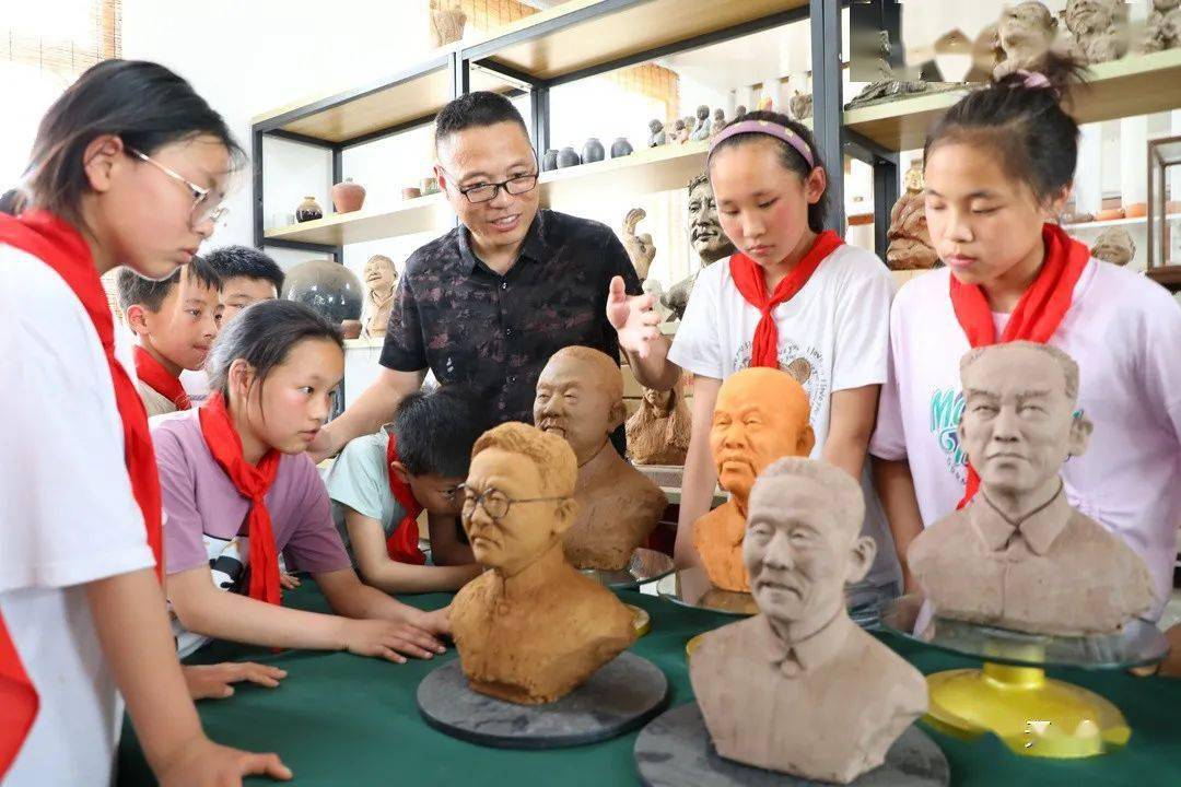 睢宁一位老师这样为建党百年献礼!_泥塑