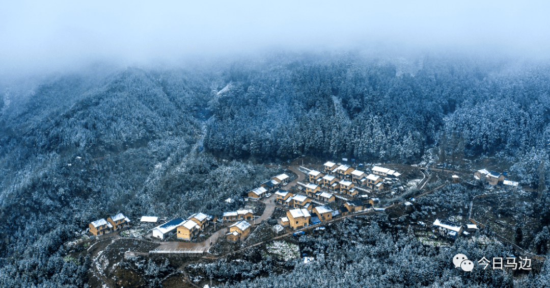 荍坝镇金华村(黄连山雪景)新寨民主镇苗寨民主镇小谷溪楼房坝新寨这一