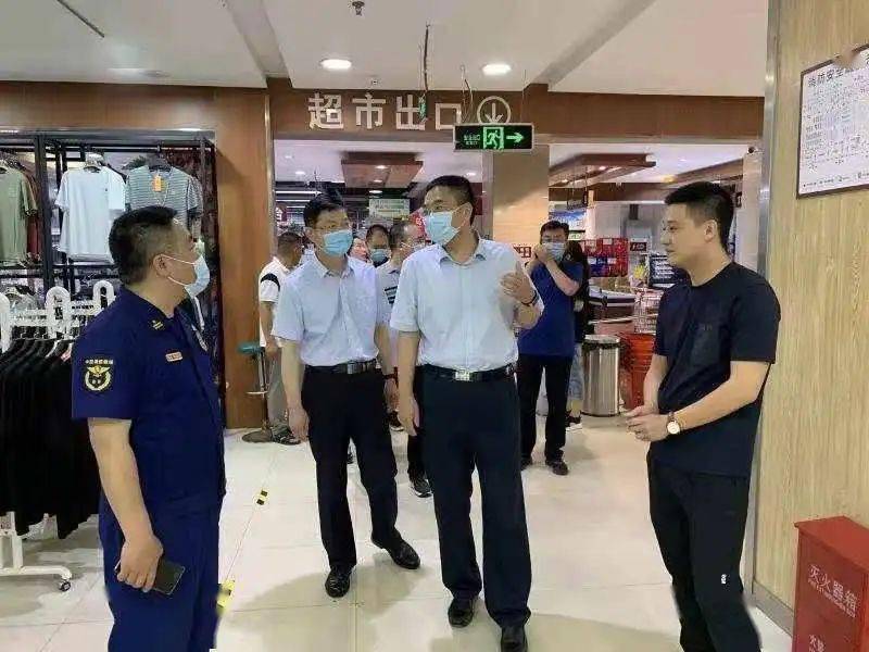 卫东区区长张伟,常务副区长李彩霞舞,钢市市长朱志骞,副市长唐巍巍