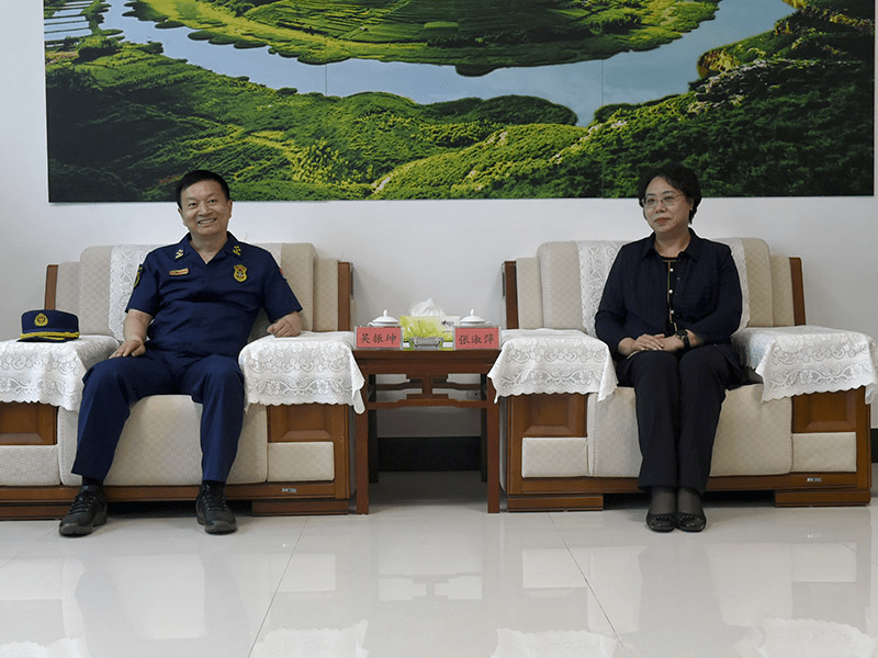 在朝阳期间,吴振坤总队长与朝阳市委书记张淑萍,市长谢卫东,市委常委