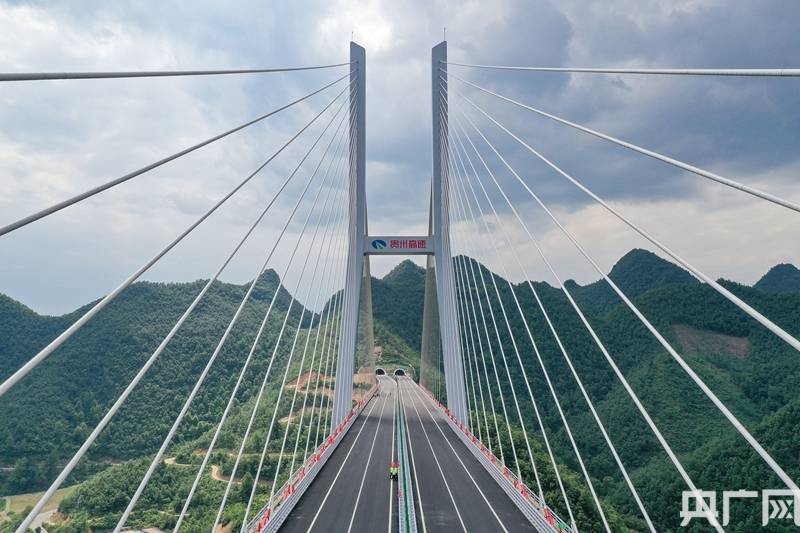 貴州都安高速雲霧大橋通過荷載試驗預計6月底全線通車