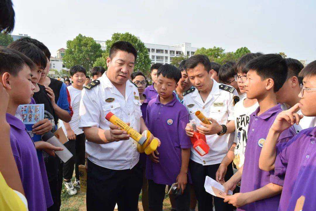 安全生产月水上安全知识走进安峰镇初级中学