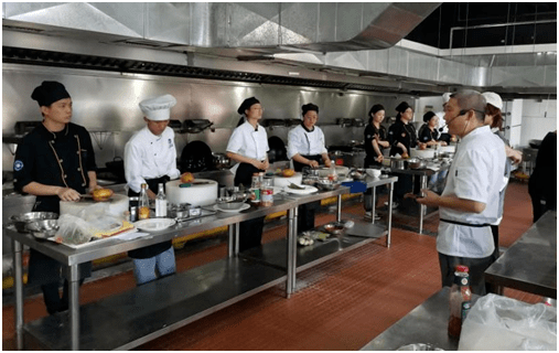 惠州城市职业学院民生学院举办课程技能大赛中餐烹饪基础技能比赛