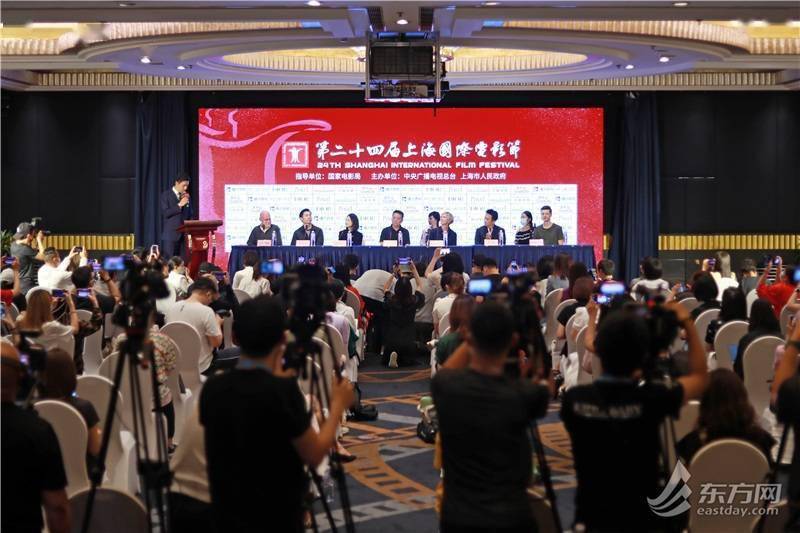 史上最年轻评委周冬雨亮相金爵奖评委见面会“多元化”一词频被提及