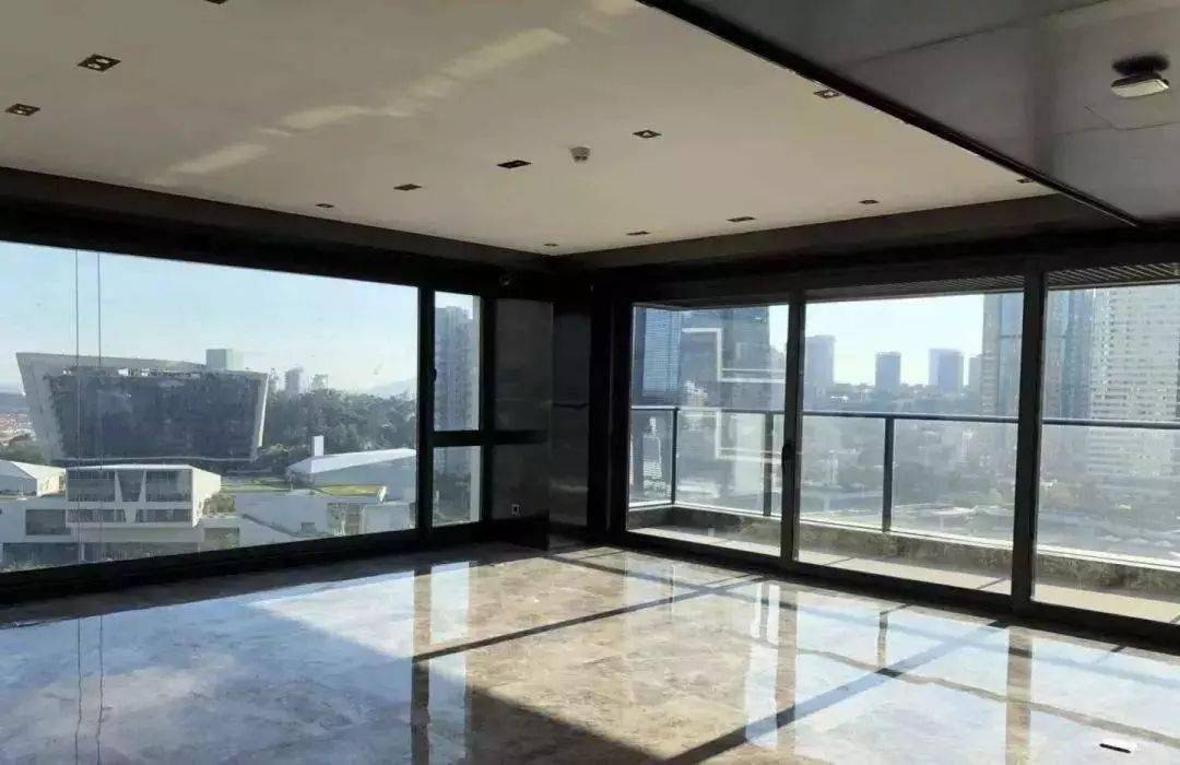 西晒房子整天都被太阳照射,一旦到了夏天,无疑就是"蒸桑拿",那炎热真