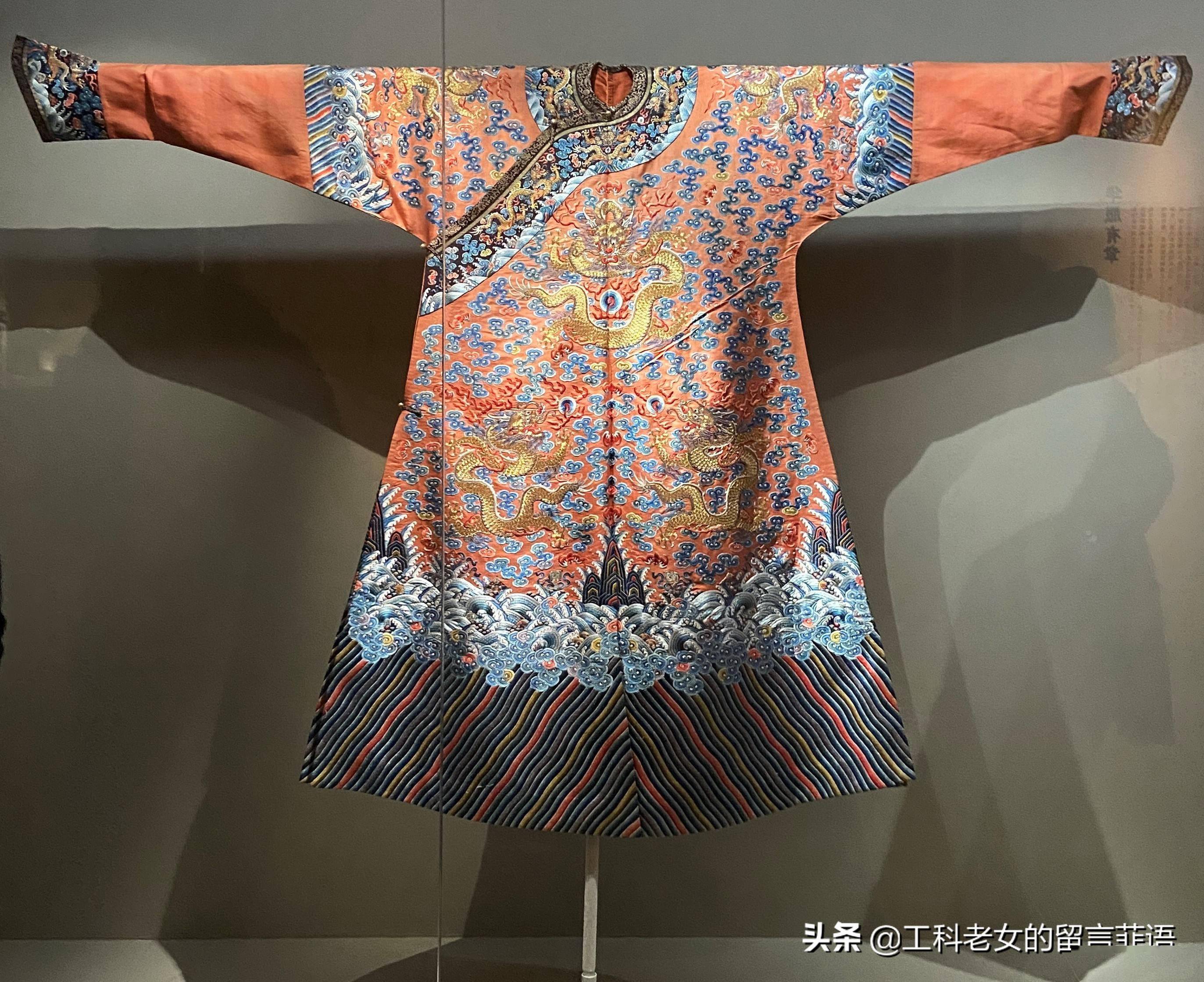 裁剪缝制和绣制图案做龙袍时哪道工序在先