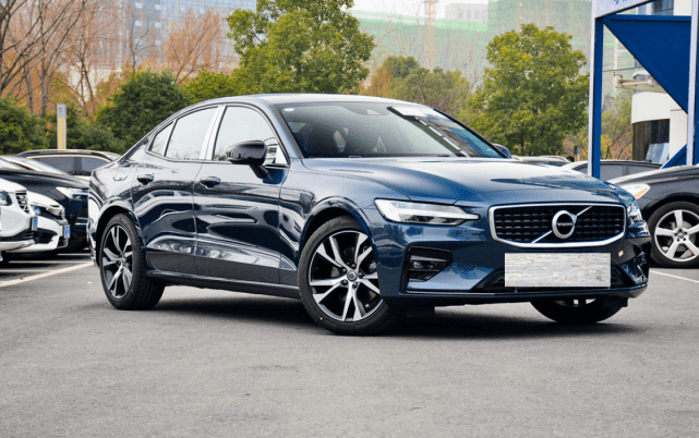 2022款沃尔沃s60全系48v轻混2969万叫板奥迪a4l