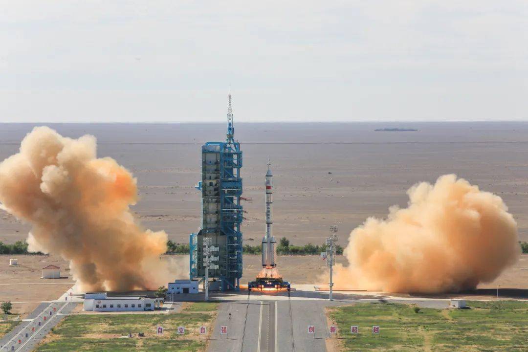 运载火箭|多图直击 | 神舟十二号载人飞船发射成功，空间站迎来首批“入驻人员”