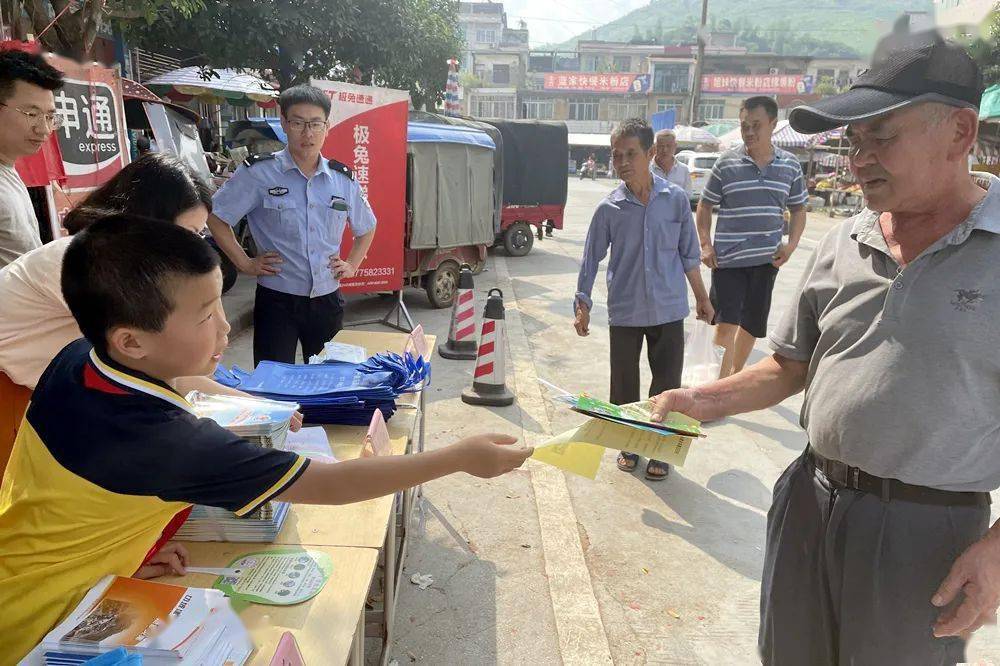 河池市宜州區石別鎮的街道傳出聲聲