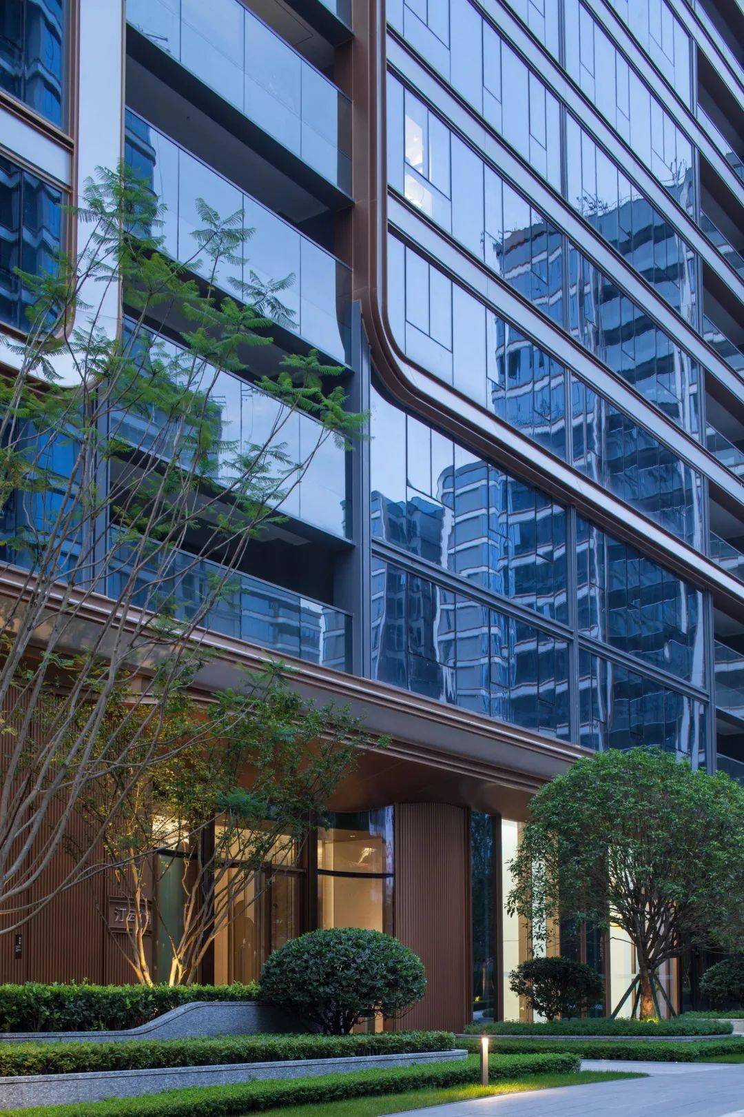 融创全新住宅立面公建化大平层户型追求极致手法