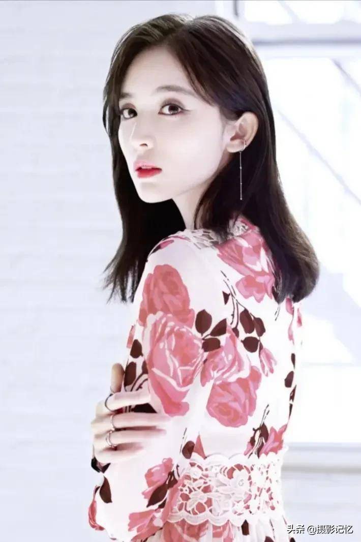 古力娜扎:云髻峨峨,修眉联娟