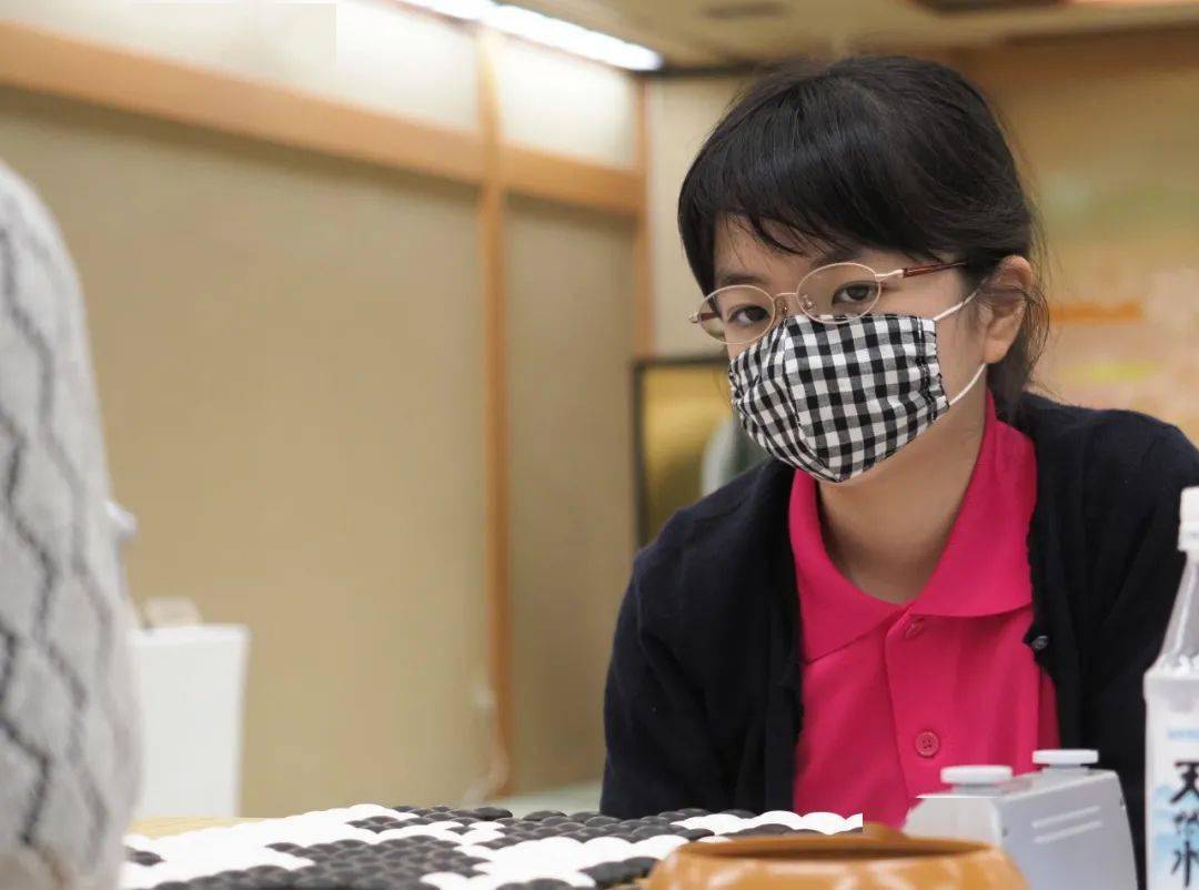 仲邑堇 加藤千笑止步半决赛 上野爱咲美和牛荣子争夺挑战权 女流