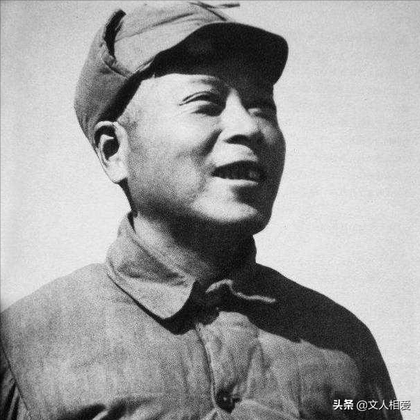 他是副国级,南昌起义后与部队失散落难山村被2农民救,4次寻恩人