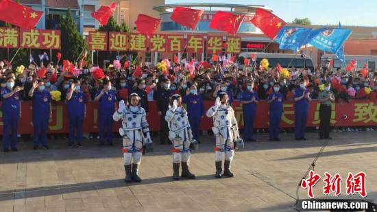 刘伯明|聂海胜、刘伯明、汤洪波3名航天员领命出征