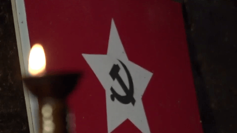 (中共云南第一次党员代表大会会址内的党旗)1928年10月13日,17位代表