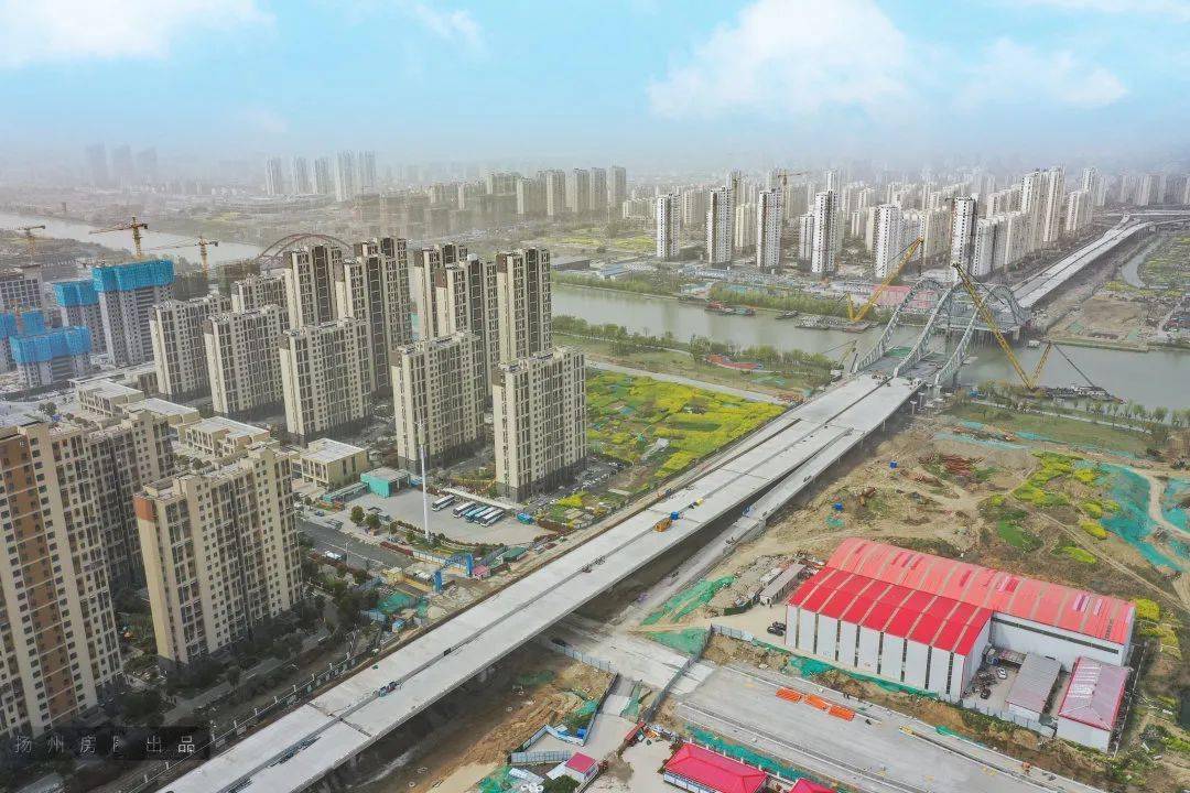 區域內江廣快速路正在如火如荼的建設中,未來建成後將成為揚州東西