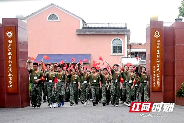 文化|献礼建党百年 雨花区学子共同印制巨幅党旗
