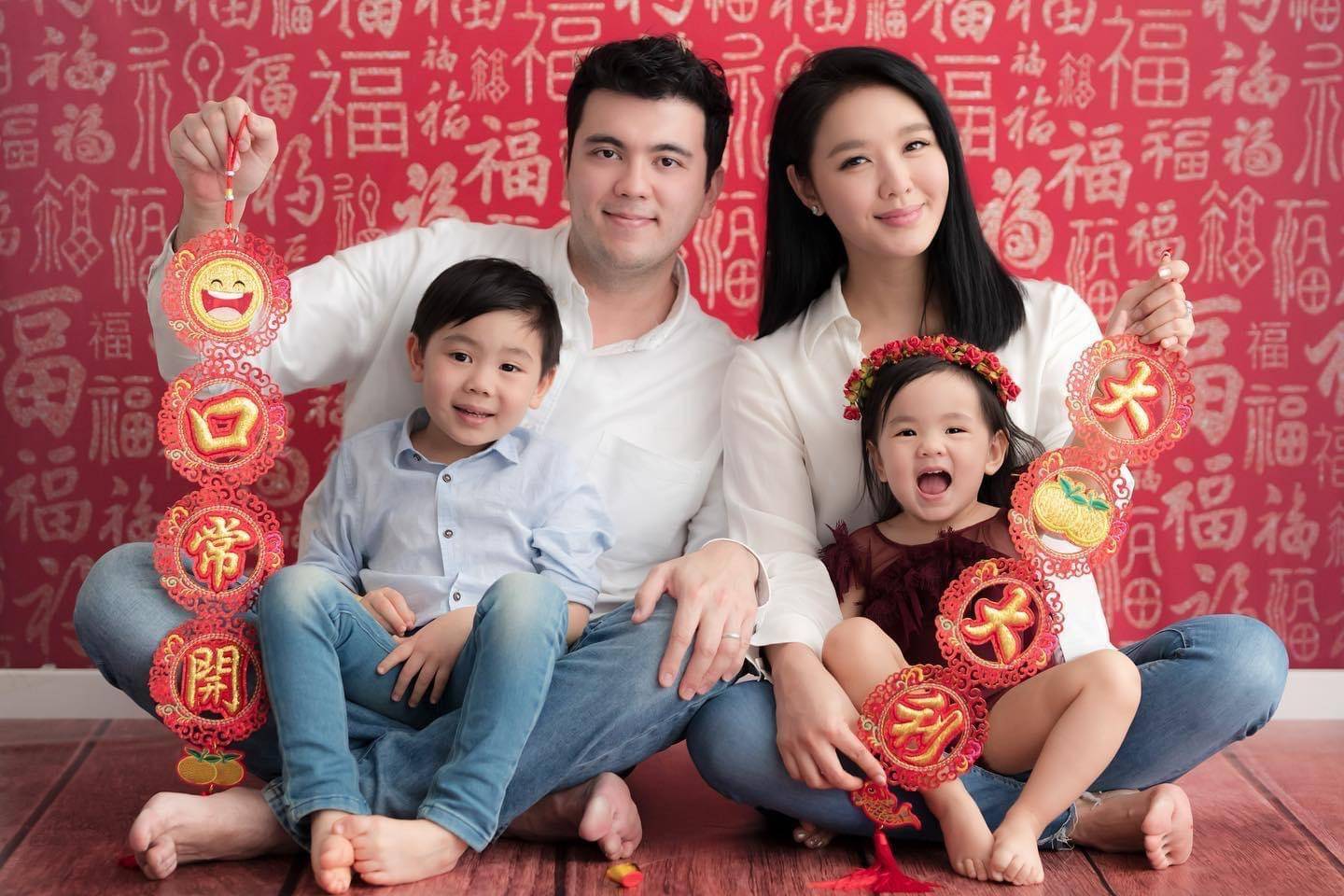 好久不见41岁tvb前小花官恩娜时隔一年发照父亲被称珍珠大王