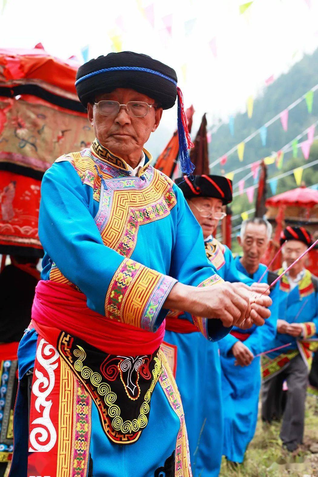 【中国少数民族特色村寨】刻在羌山深处的乡愁——余家沟村_羌族