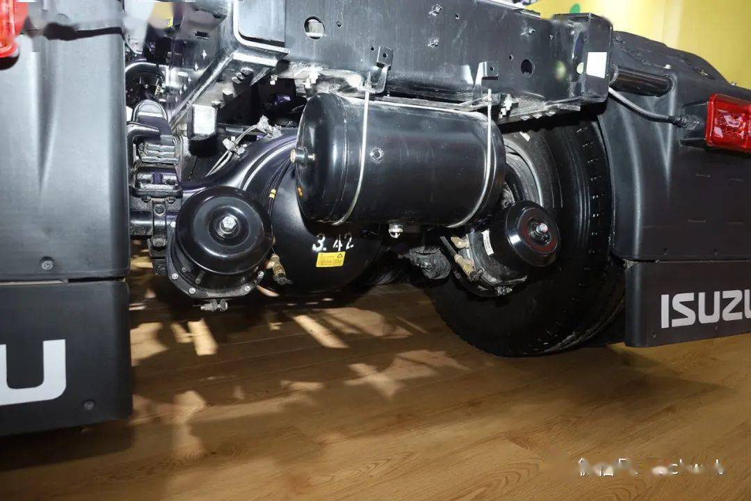 庆铃五十铃巨咖vc66 amt牵引车亮相2021重庆车展_搜狐汽车_搜狐网