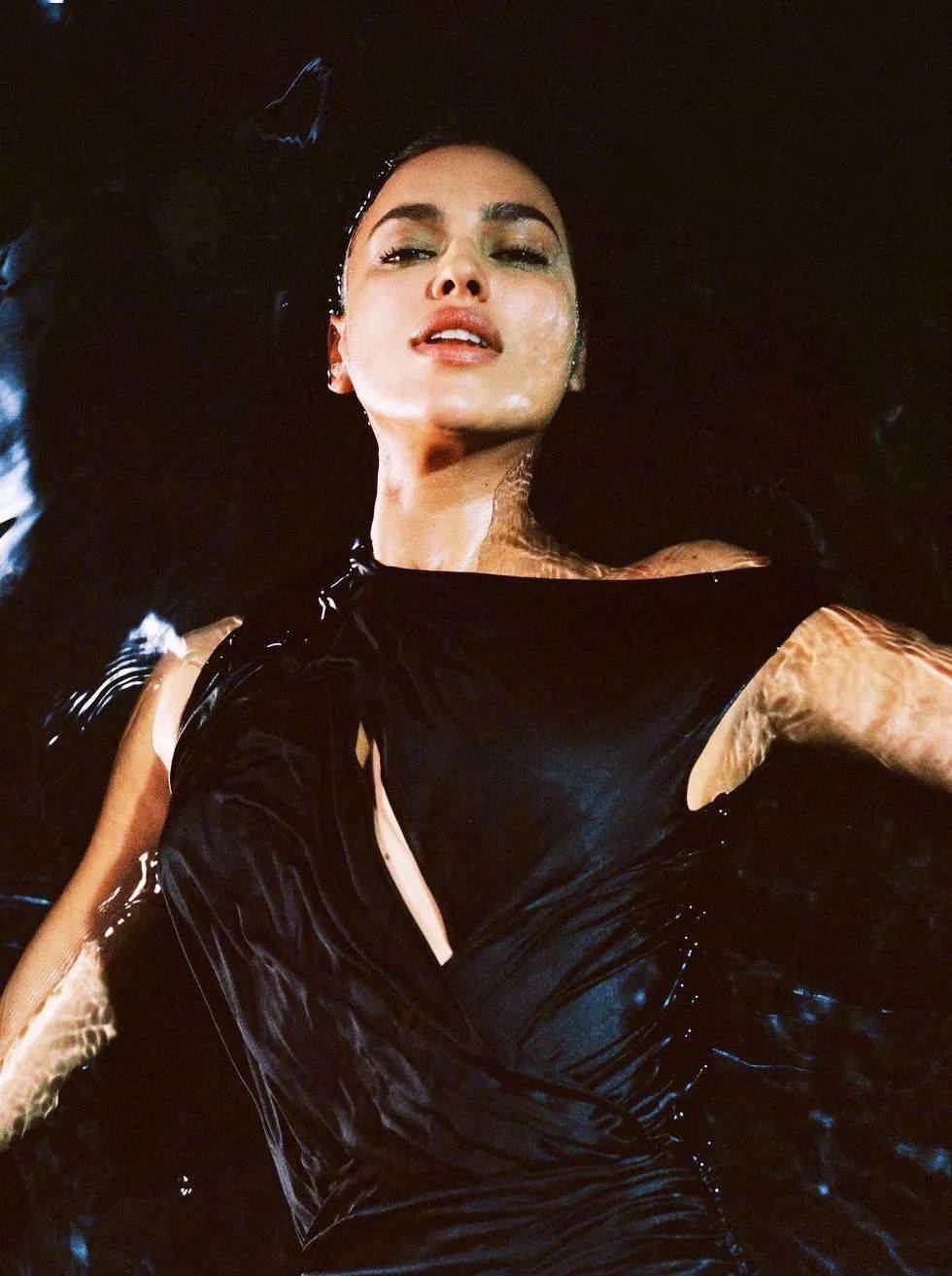 6年过去了……难道还有人认为她真是靠着c罗才混进时尚圈的吗?_irina