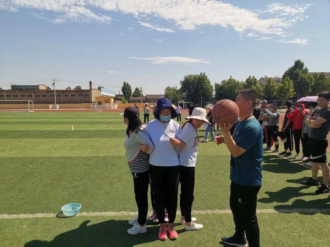 6月19日,在博山八中举办白塔镇2021年趣味健身运动会.