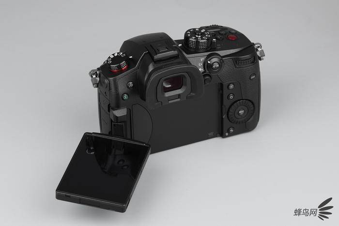 更强的视频拍摄能力 松下LUMIX GH5 Ⅱ评测_机身