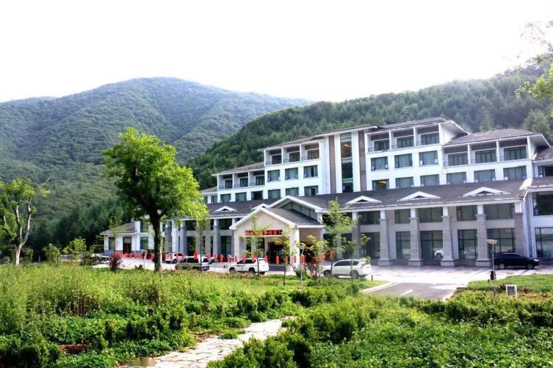 参考酒店:神农架神农酒店,神农架神农山庄第三天:神农顶游览(早,晚餐)