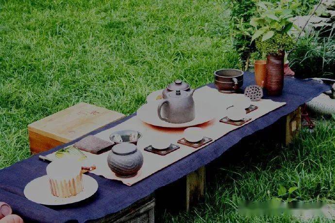 老了,不再漂泊,建一方小院喝茶养老