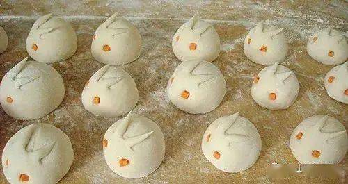 乳山六月六蒸面兔,给兔子庆贺生日的习俗,据考证,乳山自明代以来坚持