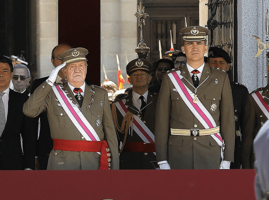 西班牙国王费利佩曾是直升机飞行员中校直接晋升五星上将军衔
