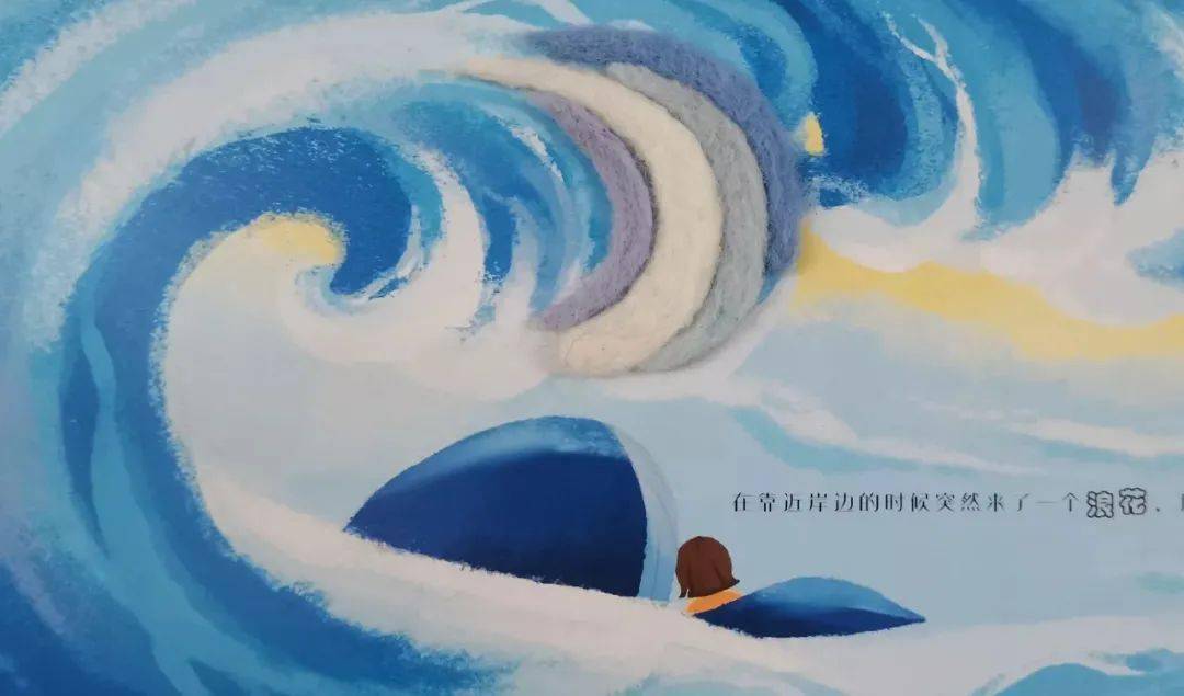 故事讲述的是一只鲸鱼,因为不顾自己安危救了一个落水的小女孩,搁浅在